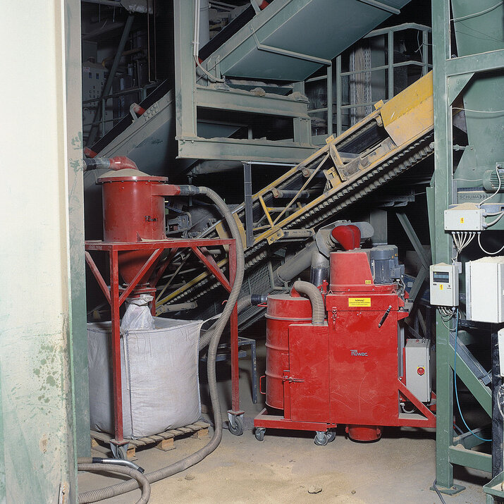Průmyslový vysavač Ruwac DS4150 pro oblasti s nebezpečím výbuchu prachu vermikulitové špony ve firmě Kramer Progetha v Düsseldorfu.